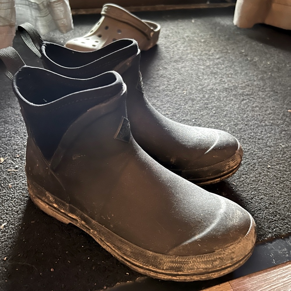 Muck boots- used like new!